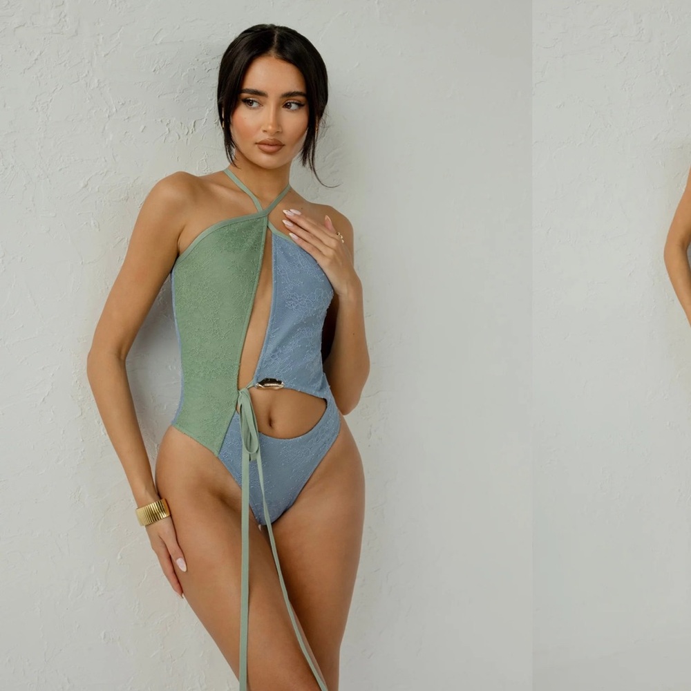 LEMONLUNAR -THE LACE CUT OUT SWIMSUIT - Two Tone Halter Swimsuit